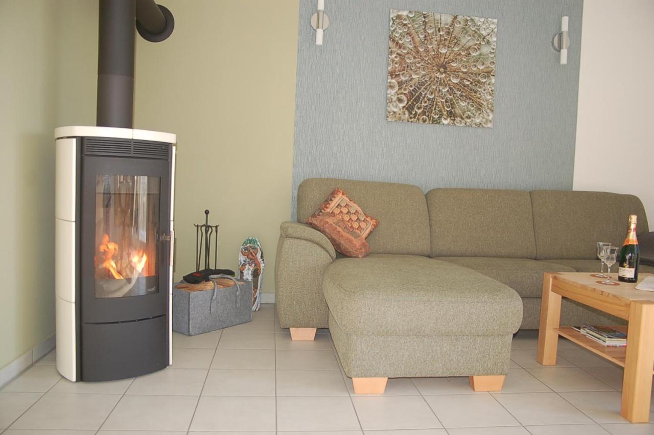 Behagliches Ferienhaus Zaunkoenig -Mit Kamin Und Sauna Tanne Exteriör bild